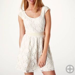 🎉 5/$25 🛍AE Cream Cutout Dress